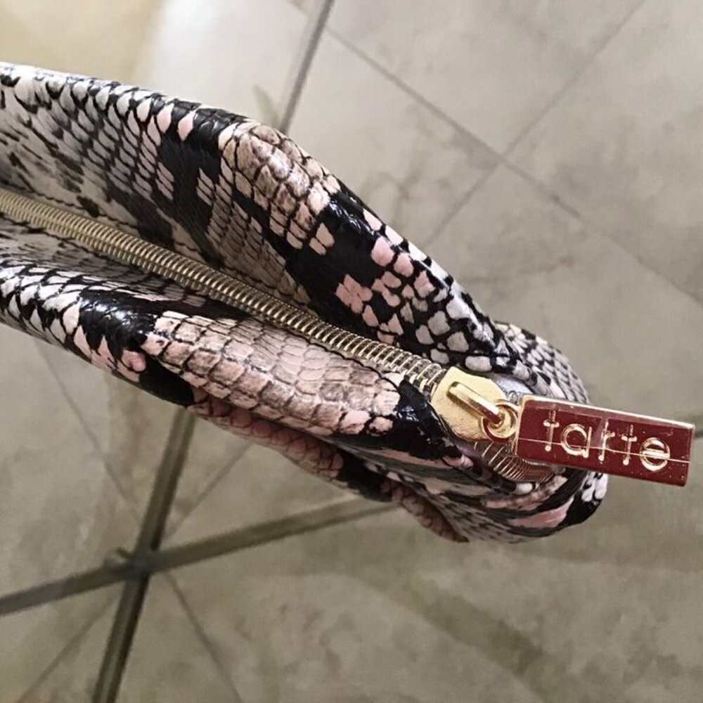tarte Cosmetics Vegan Zippered Snakeskin Makeup Bag - BRAND NEW - Picture 4 of 9